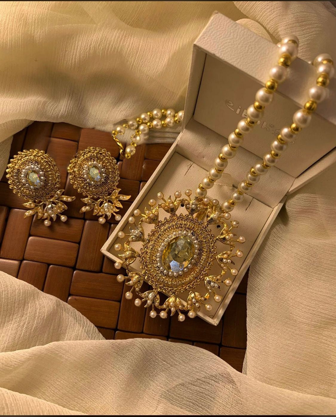 HANINA Locket Set (Golden)