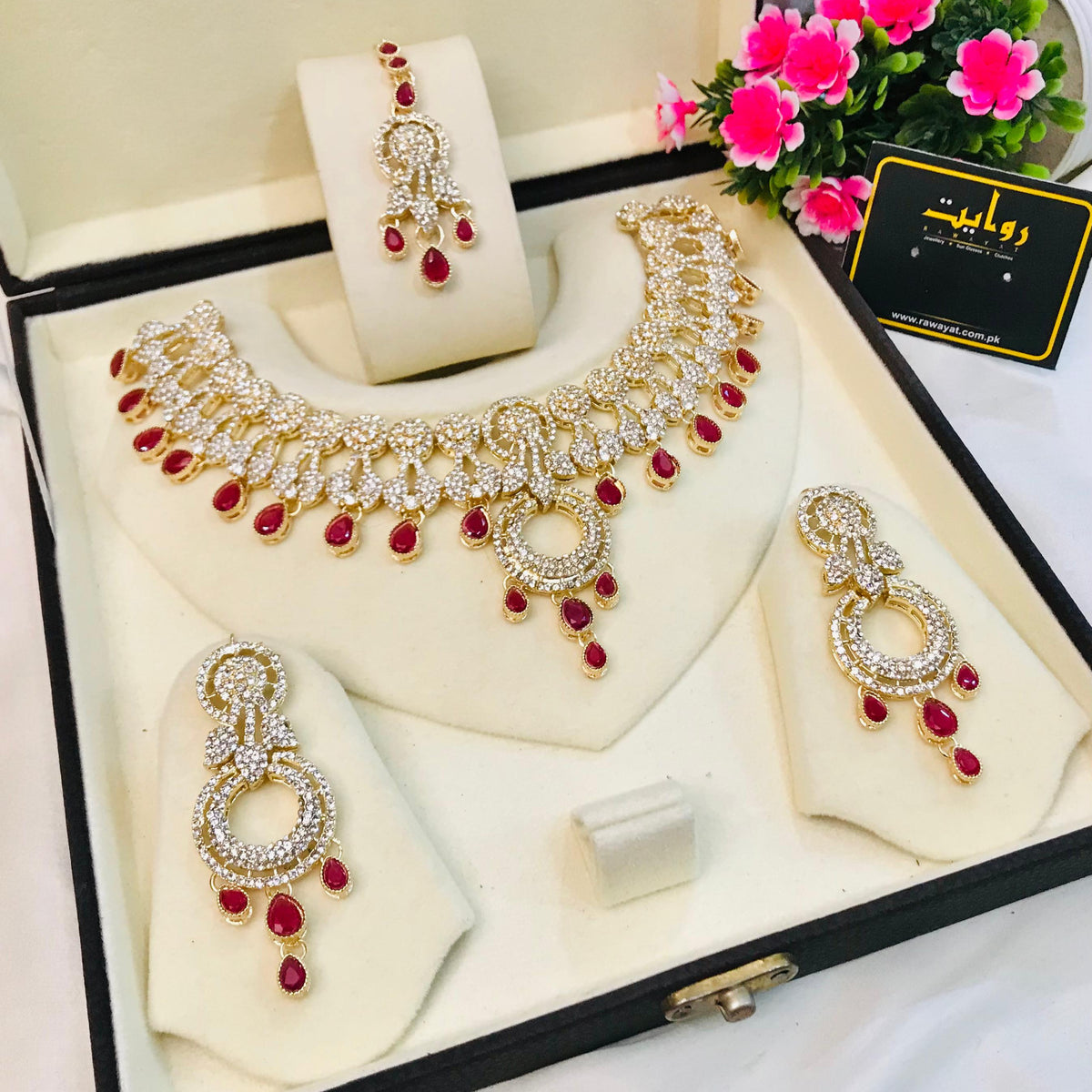 SABRINA Necklace (White/Maroon)