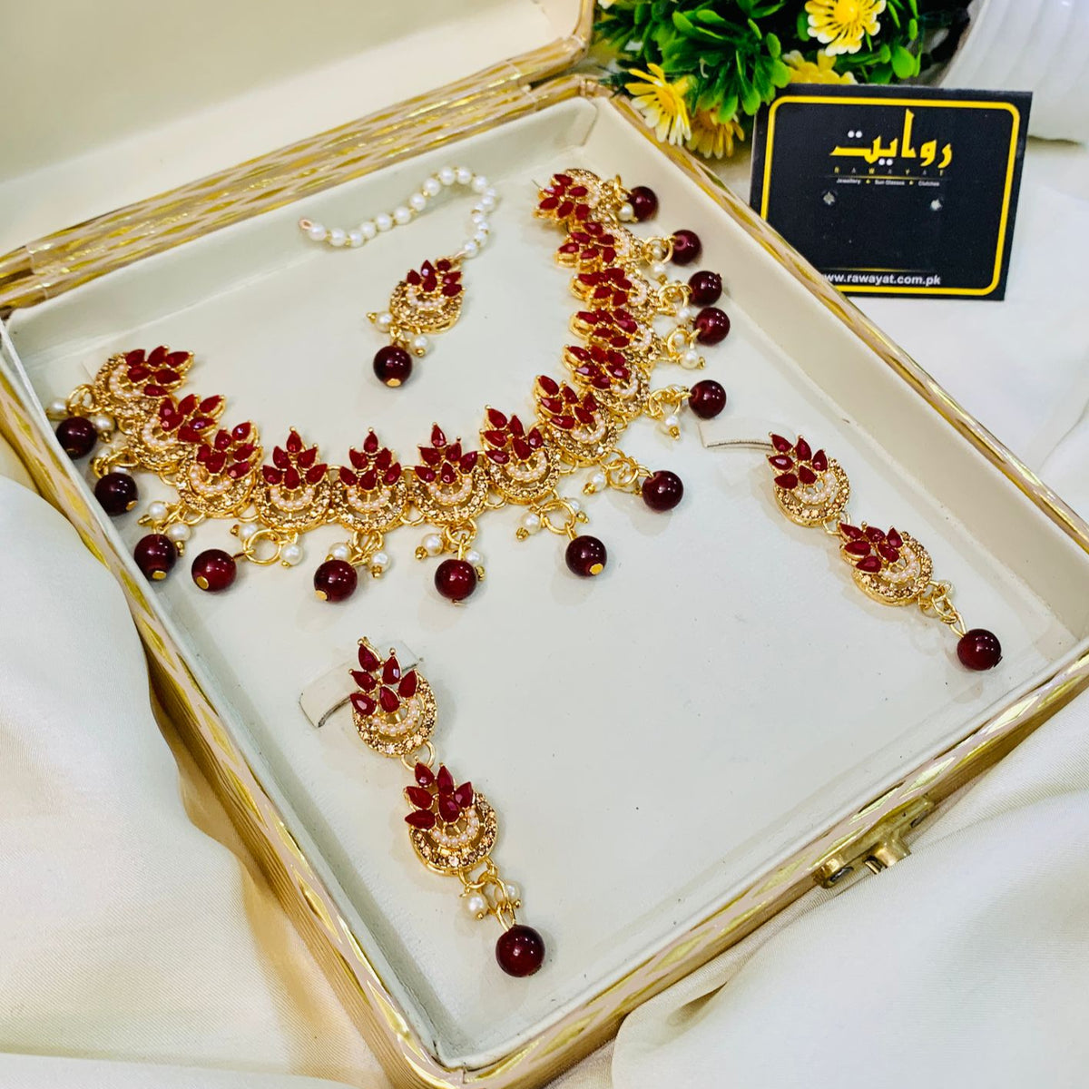 Stara Necklace (Maroon)