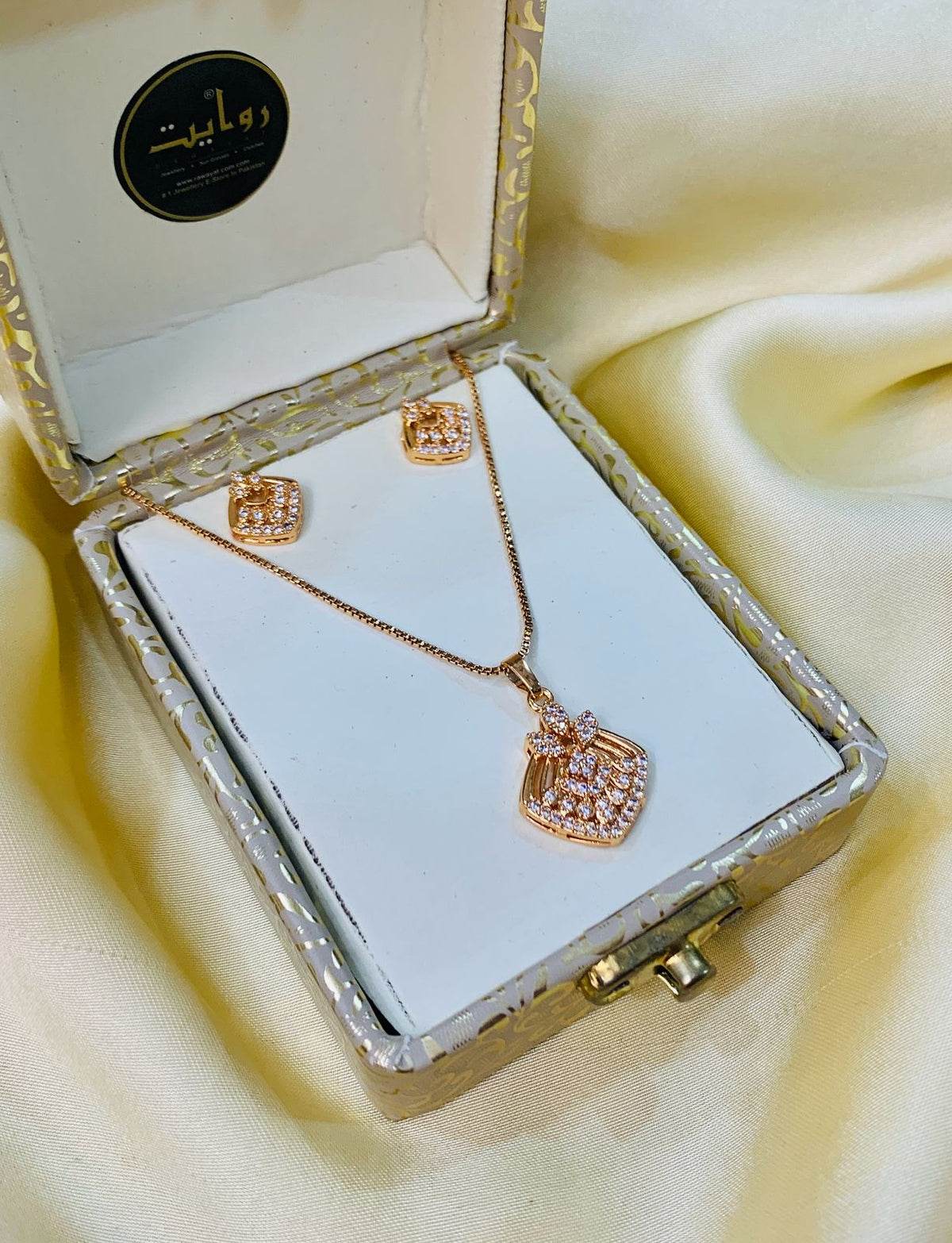 Zircon Locket Set-34 (Golden)