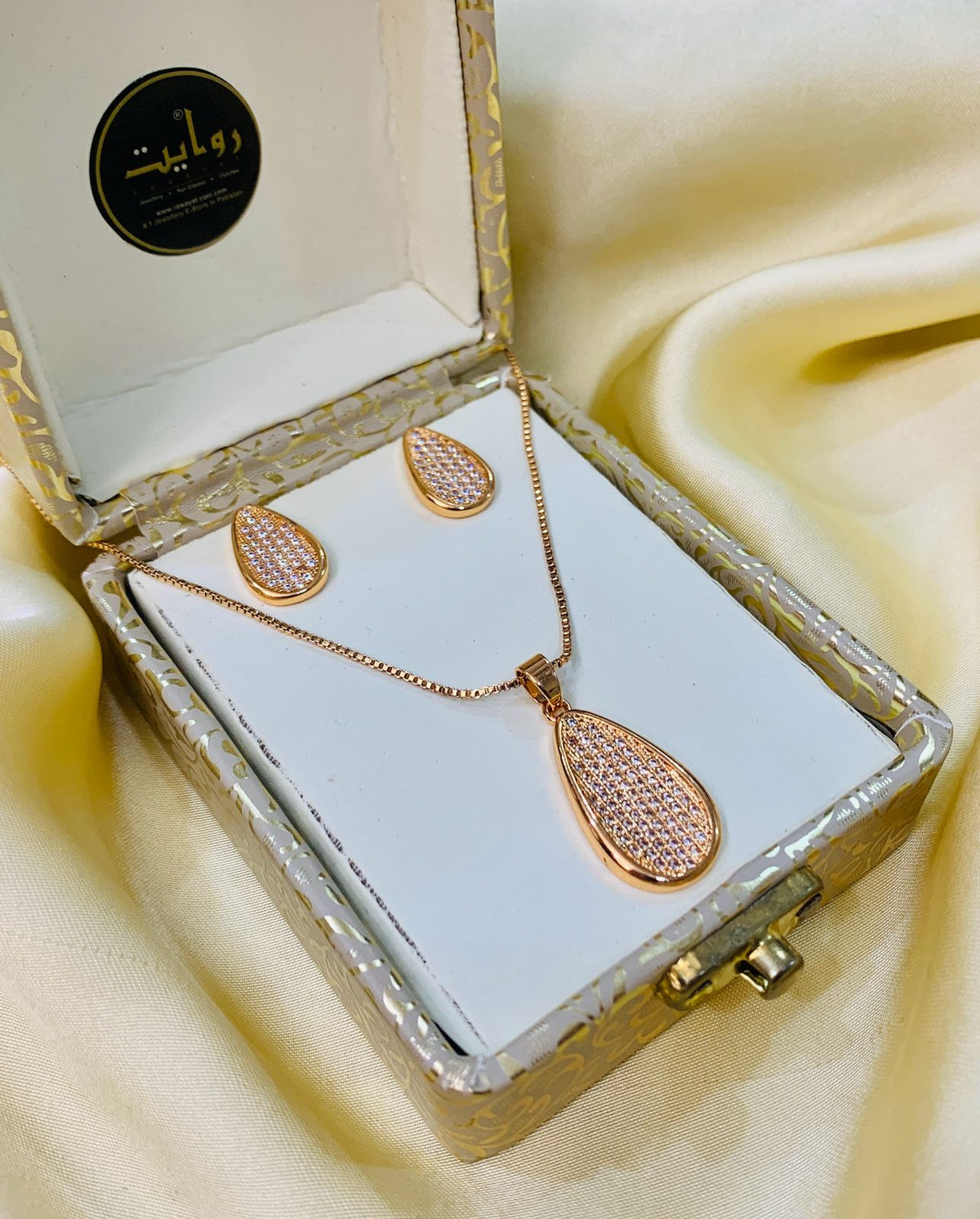 Zircon Locket Set-35 (Golden)