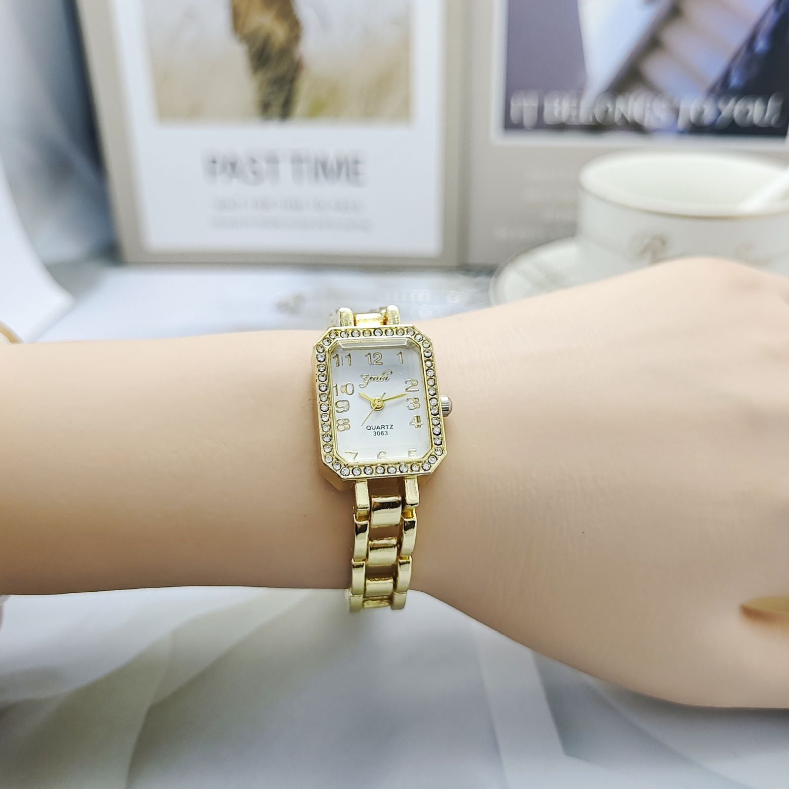 Rawayat Ladies Watch-07 (Golden)