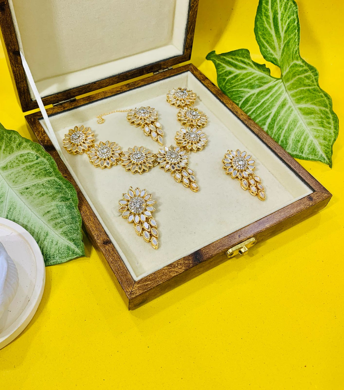 Leaf Necklace-01 (White)