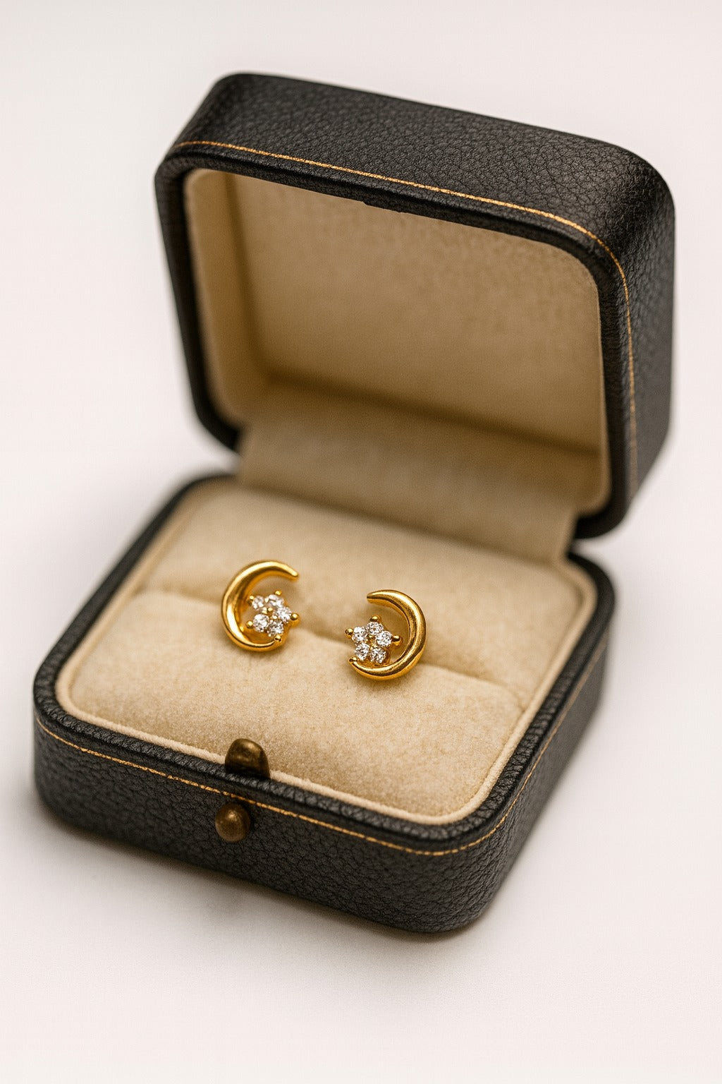 Zircon Fancy Studs-143 (White)
