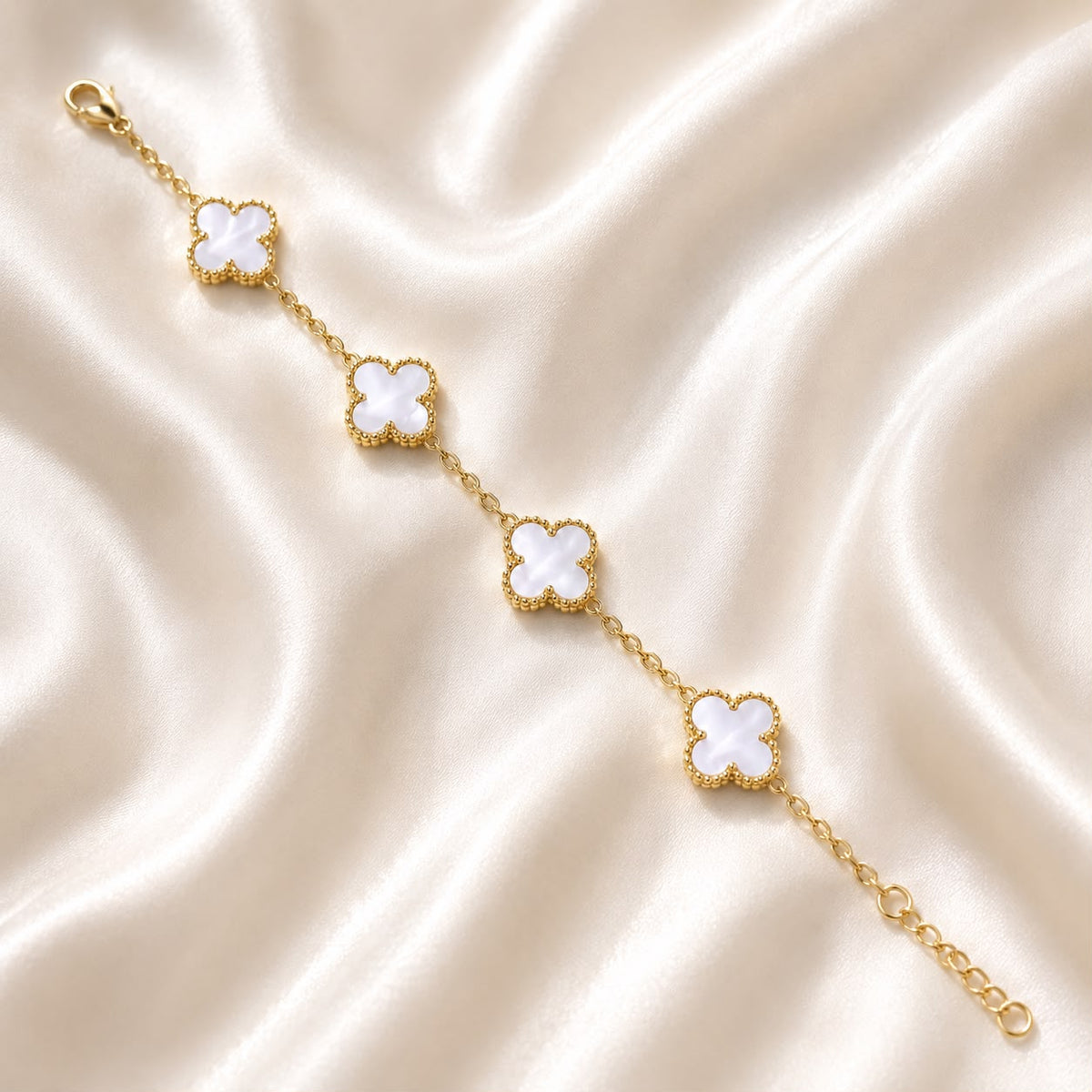 Clover Charm Bracelet (Golden/White)
