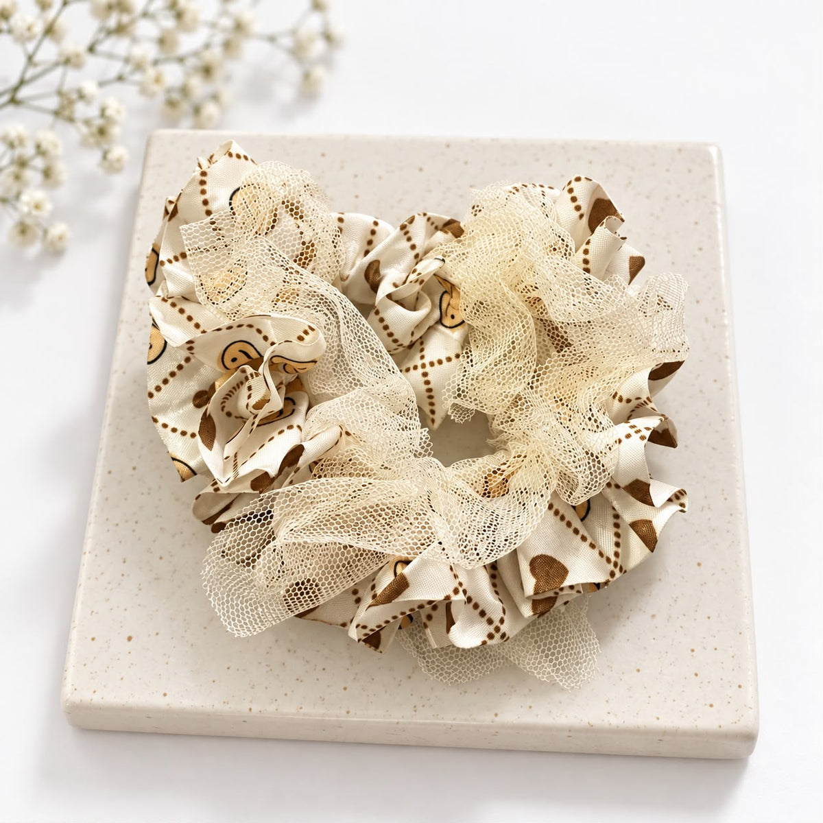 Printed Mesh Scrunchie (Off White)