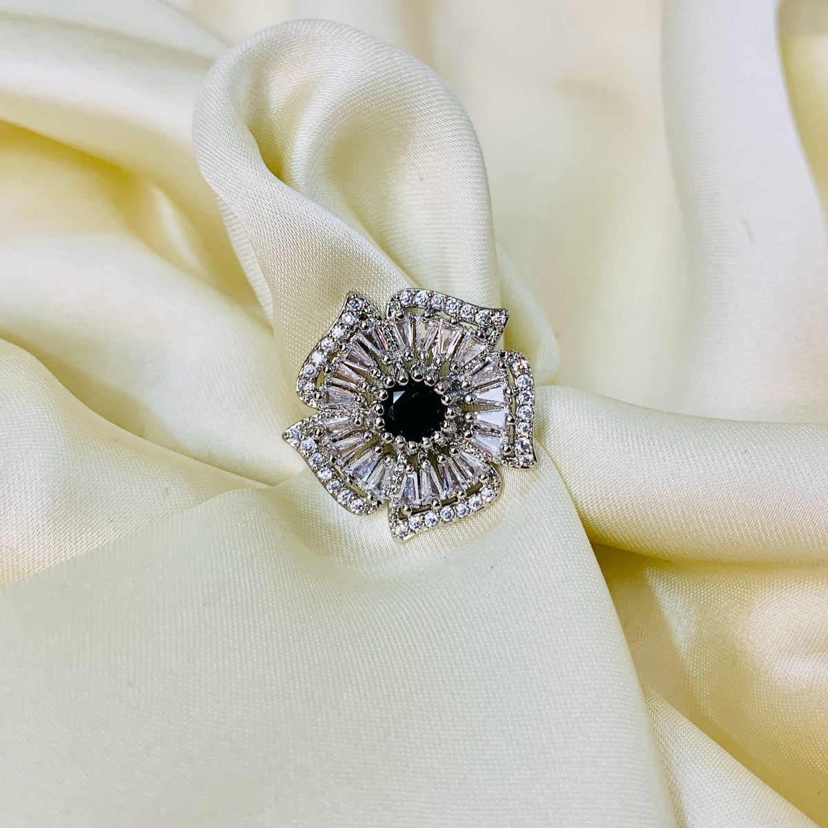 Zircon Ring-91 (Silver/Black)