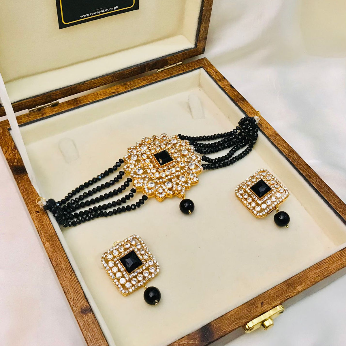 NEELUM (Black)