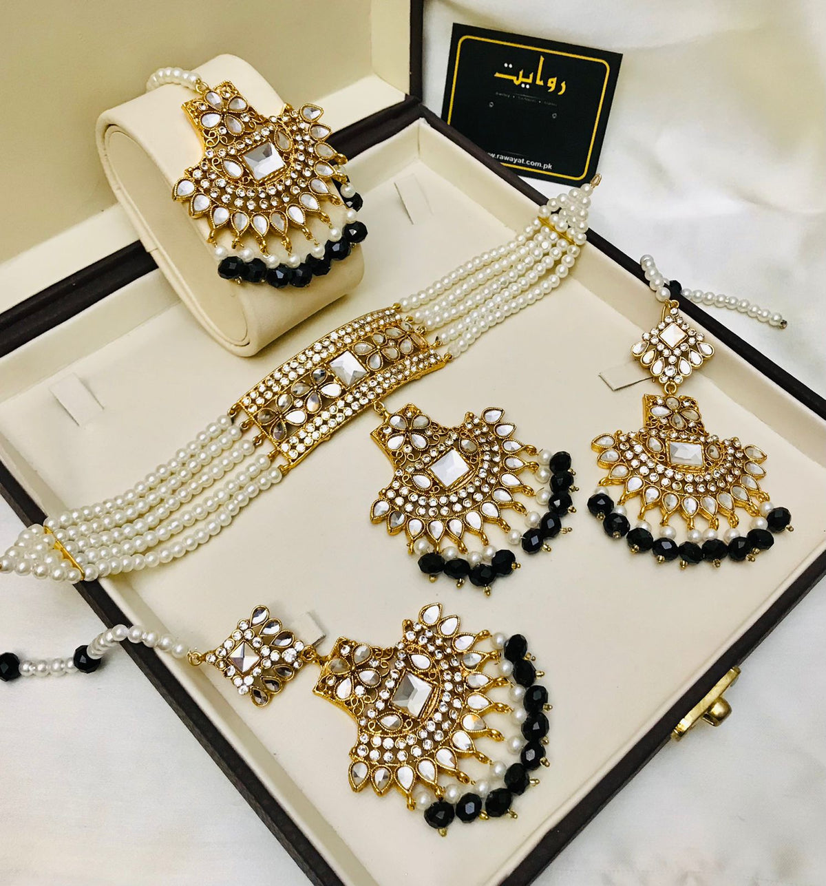 ZARNAB (Black)