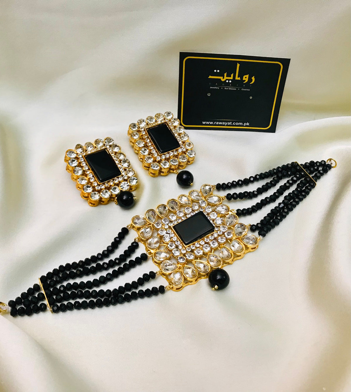 Laraib (Black)